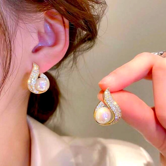 Cubic Zirconia Pearl Earrings - Picture 3 of 8